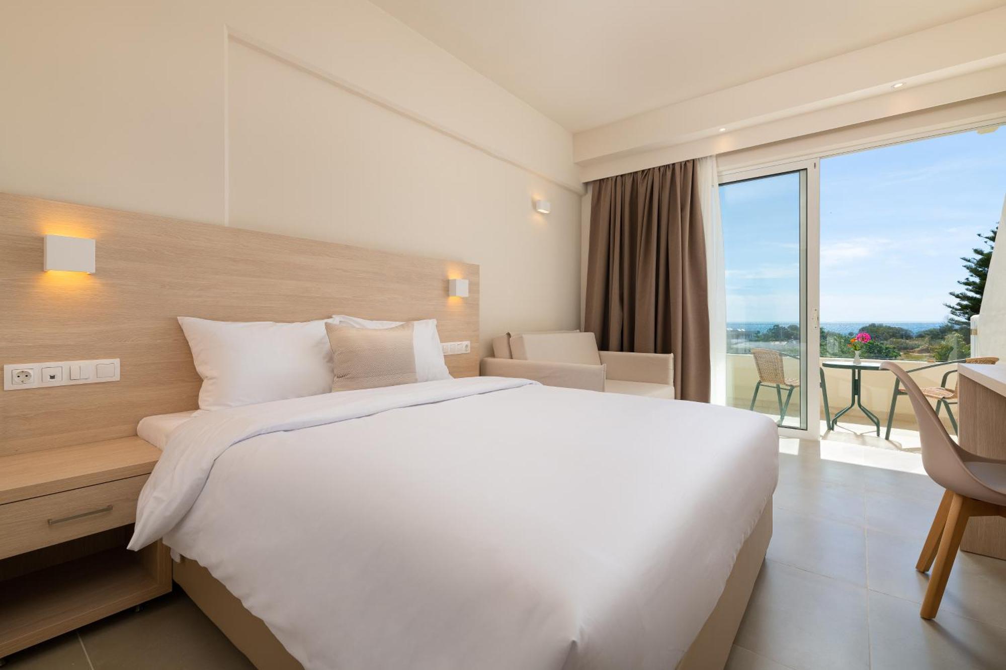 Bay Village 4*
